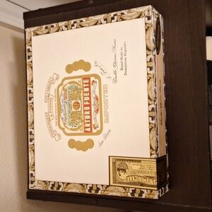 AURO FUENTE Cigar Box
